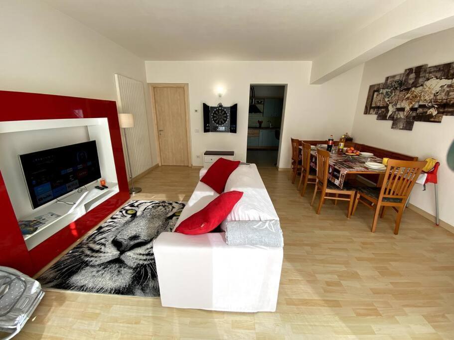 Casa Vacanza Veronica Con Giardino Verbania Exterior foto