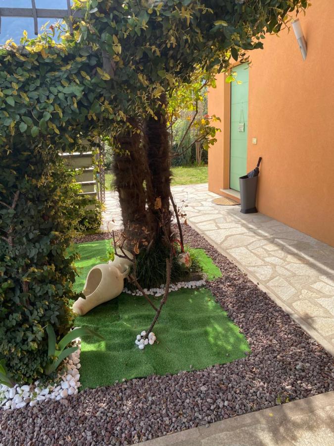 Casa Vacanza Veronica Con Giardino Verbania Exterior foto